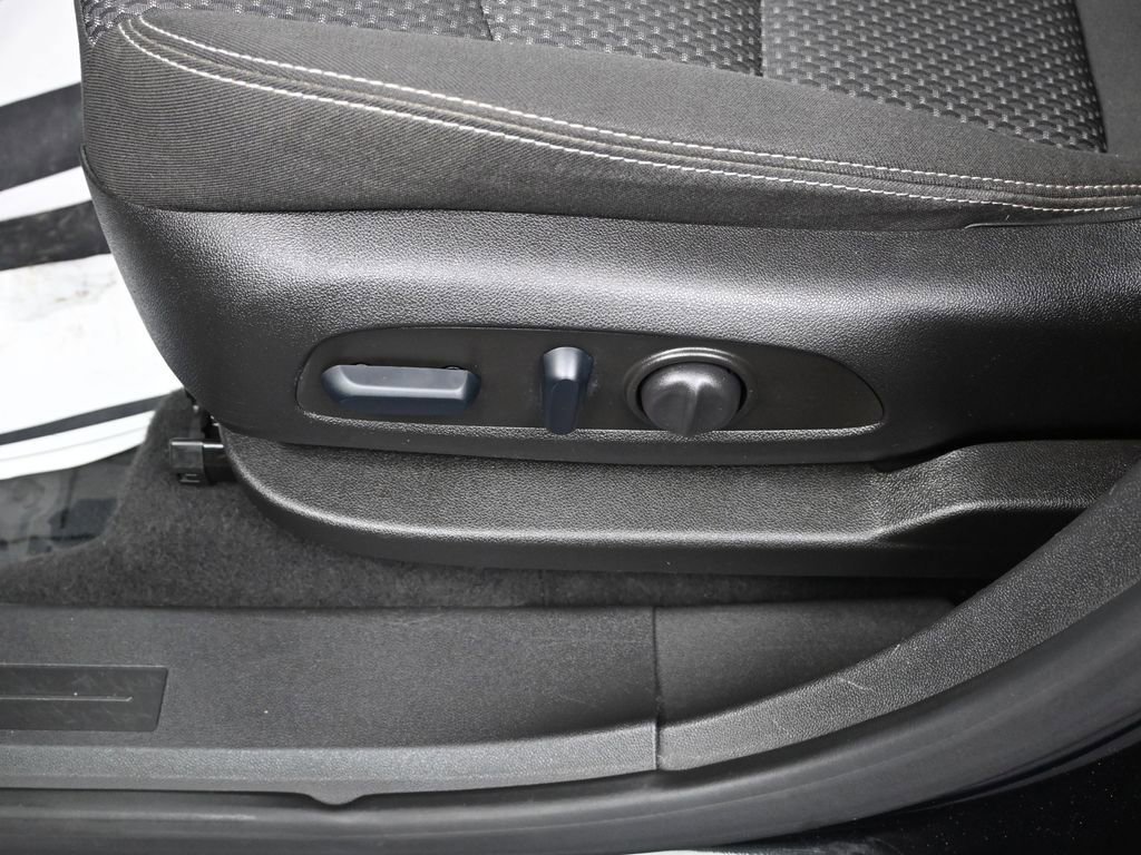 Used 2023 GMC Terrain SLE w/ Driver Convenience Package AWD/4WD image 12