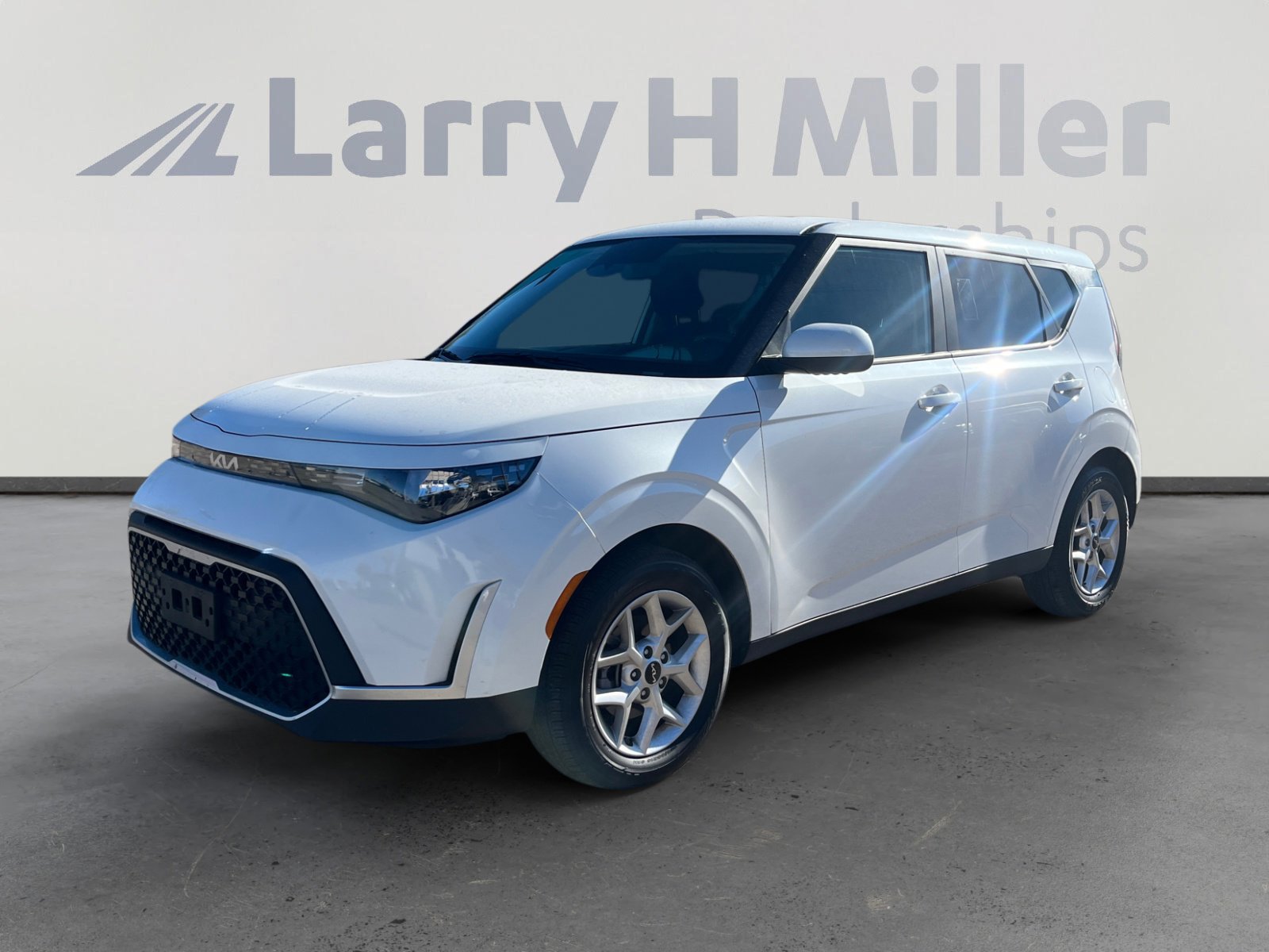 Used 2025 Kia Soul LX image 1