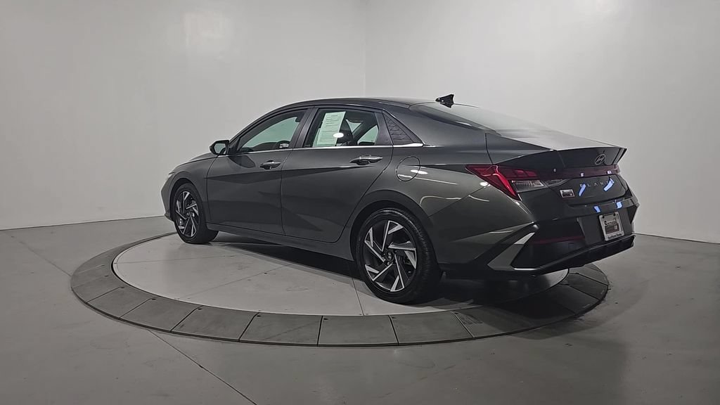 Certified 2025 Hyundai Elantra Limited w/ Cargo Package FWD image 3