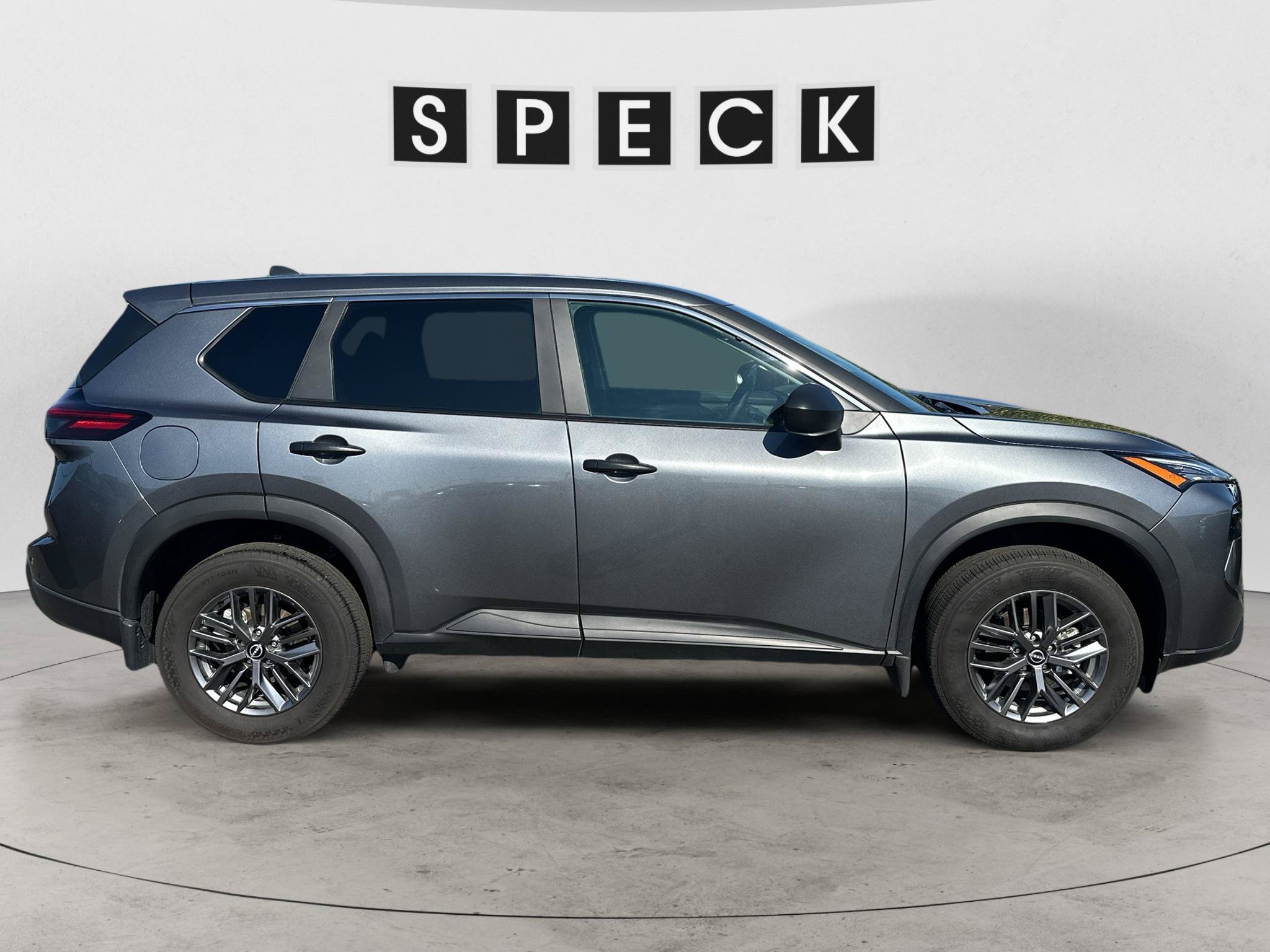Used 2025 Nissan Rogue S AWD/4WD image 2