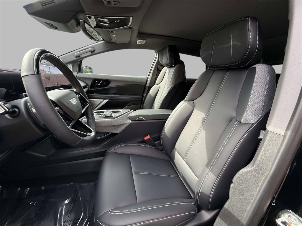 Used 2025 Cadillac Optiq Luxury 1 image 2