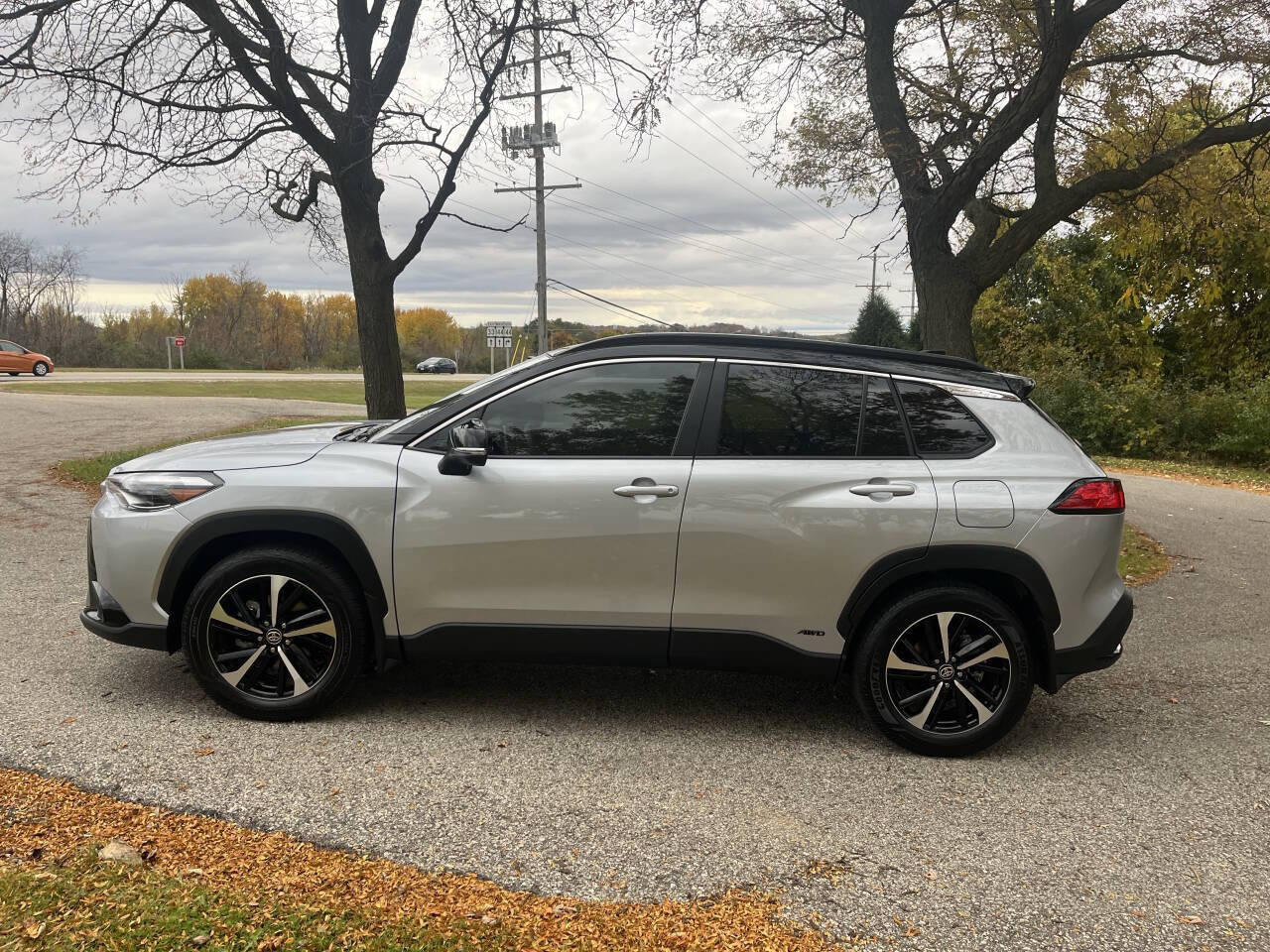 Used 2024 Toyota Corolla Cross AWD Hybrid image 2