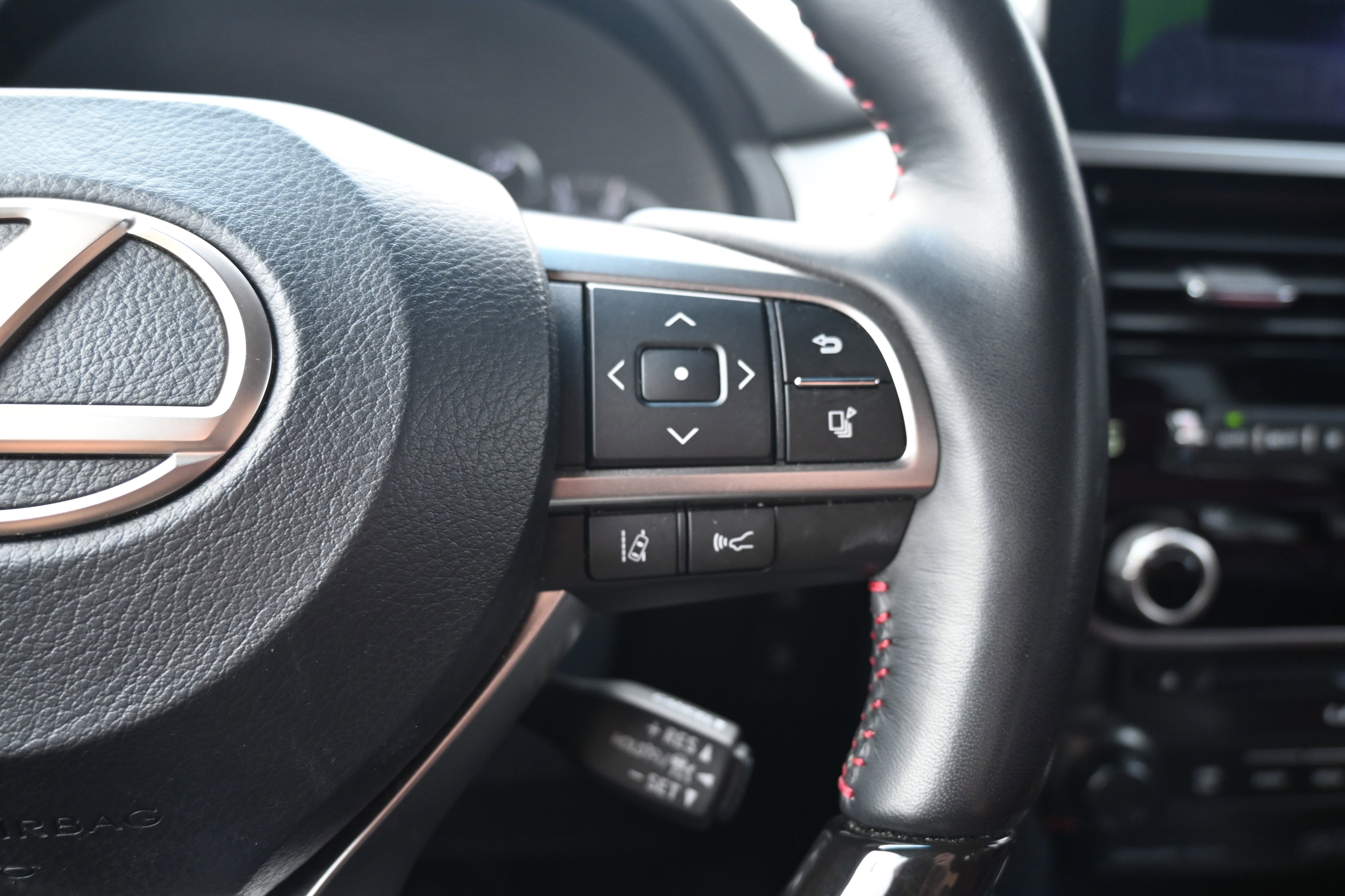 Used 2023 Lexus GX 460 Premium w/ Premium Plus Package image 32