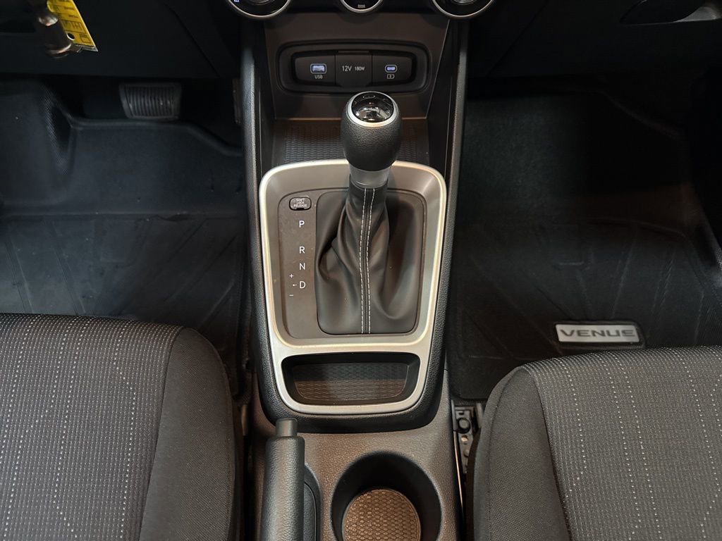Used 2025 Hyundai Venue SE image 21
