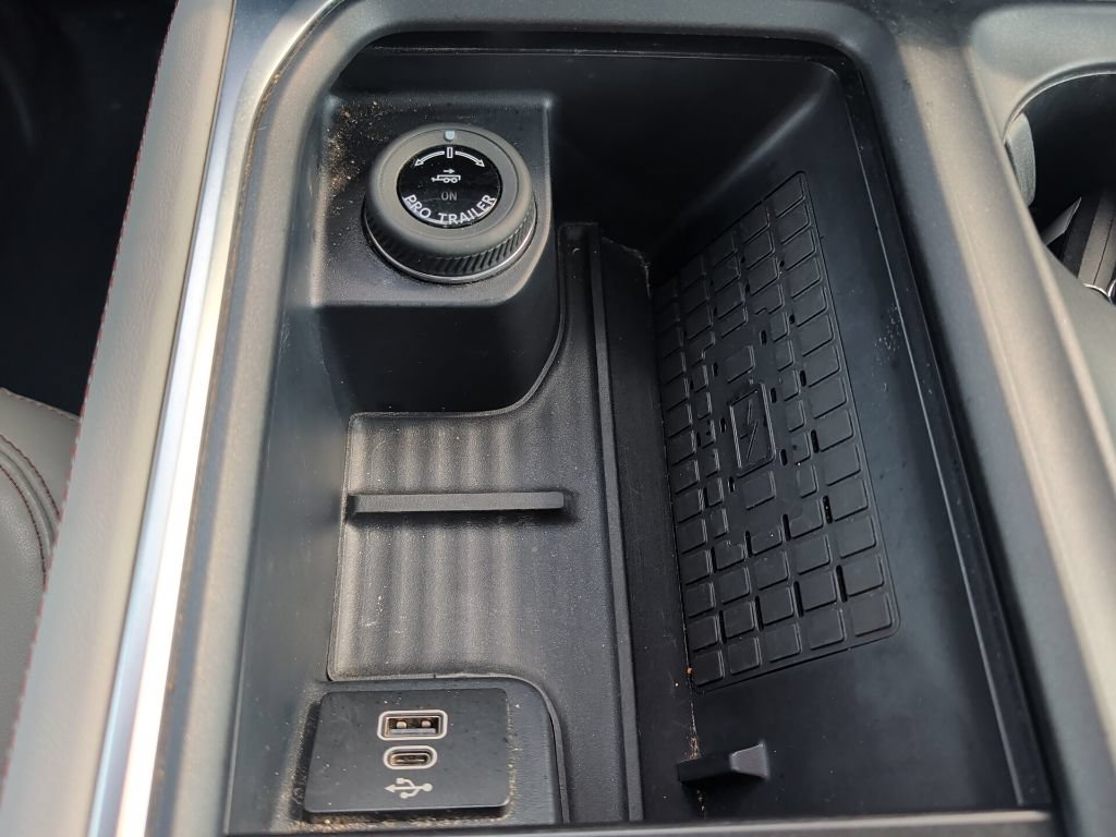 Used 2025 Ford Expedition Active RWD image 18