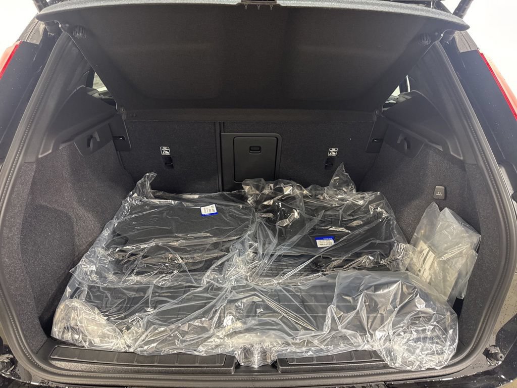 New 2026 Volvo XC40 B5 Ultra w/ Climate Package AWD/4WD image 29