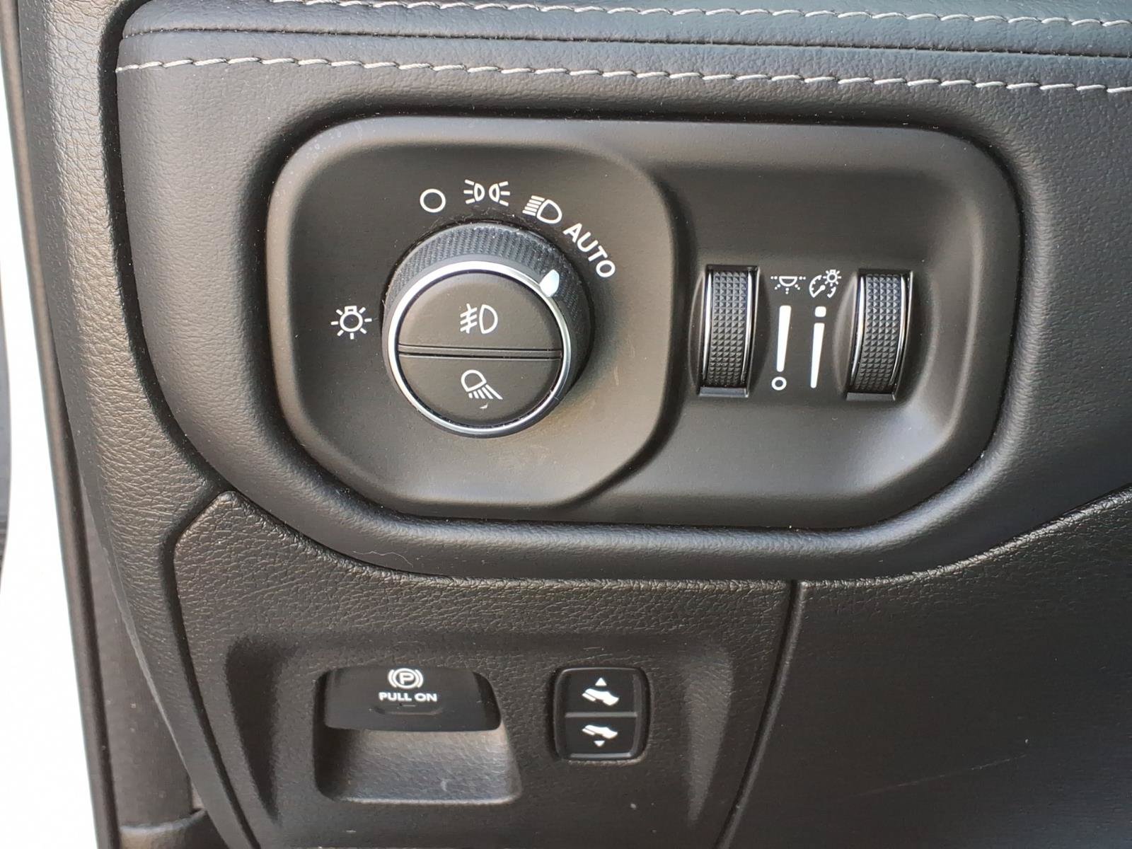 Used 2022 RAM 1500 Limited AWD/4WD image 17