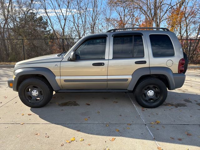 Used 2005 Jeep Liberty Sport image 2
