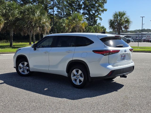 Used 2023 Toyota Highlander LE AWD/4WD image 4