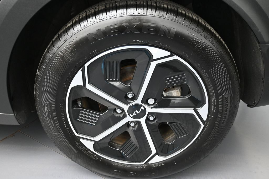 Certified 2025 Kia Niro EX w/ EX Cold Weather Package FWD image 15