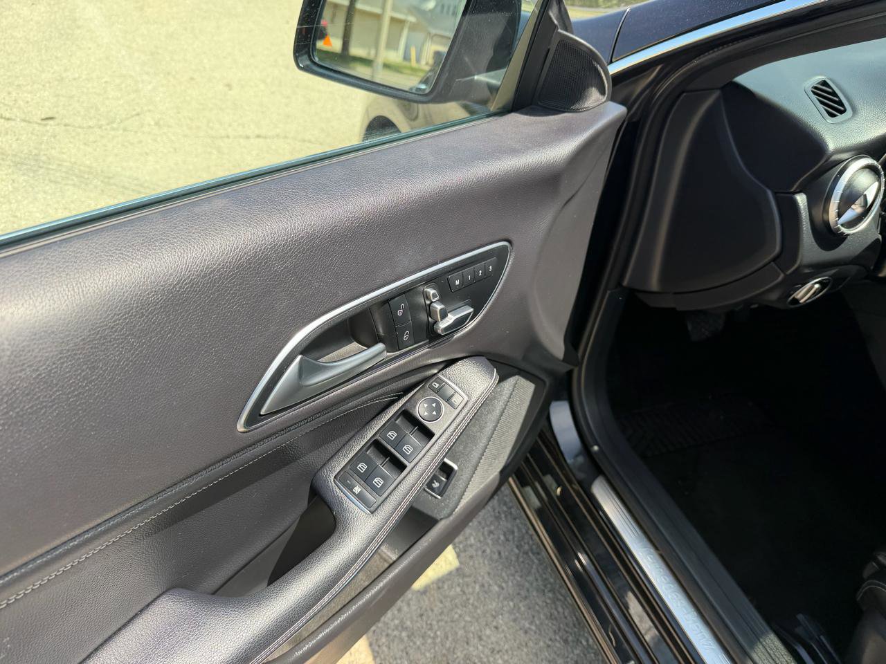 Used 2018 Mercedes-Benz CLA 250 4MATIC image 9