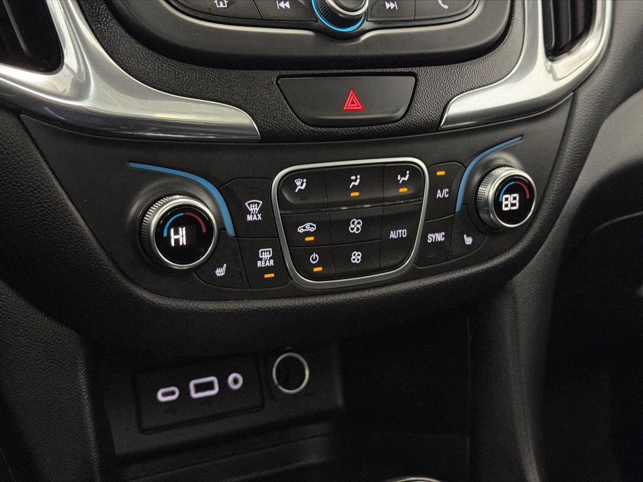 Used 2020 Chevrolet Equinox LT image 27