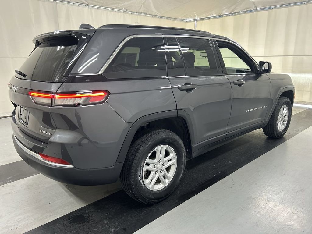 Used 2025 Jeep Grand Cherokee Laredo w/ Luxury Tech Group I image 4