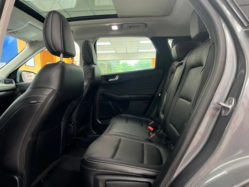 Used 2021 Ford Escape SEL w/ Technology Package AWD/4WD image 17
