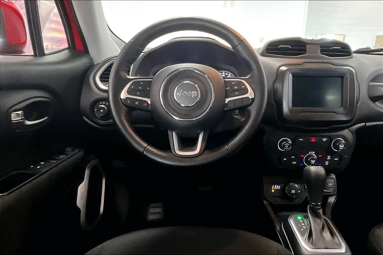 Used 2018 Jeep Renegade Latitude w/ Cold Weather Group AWD/4WD image 12