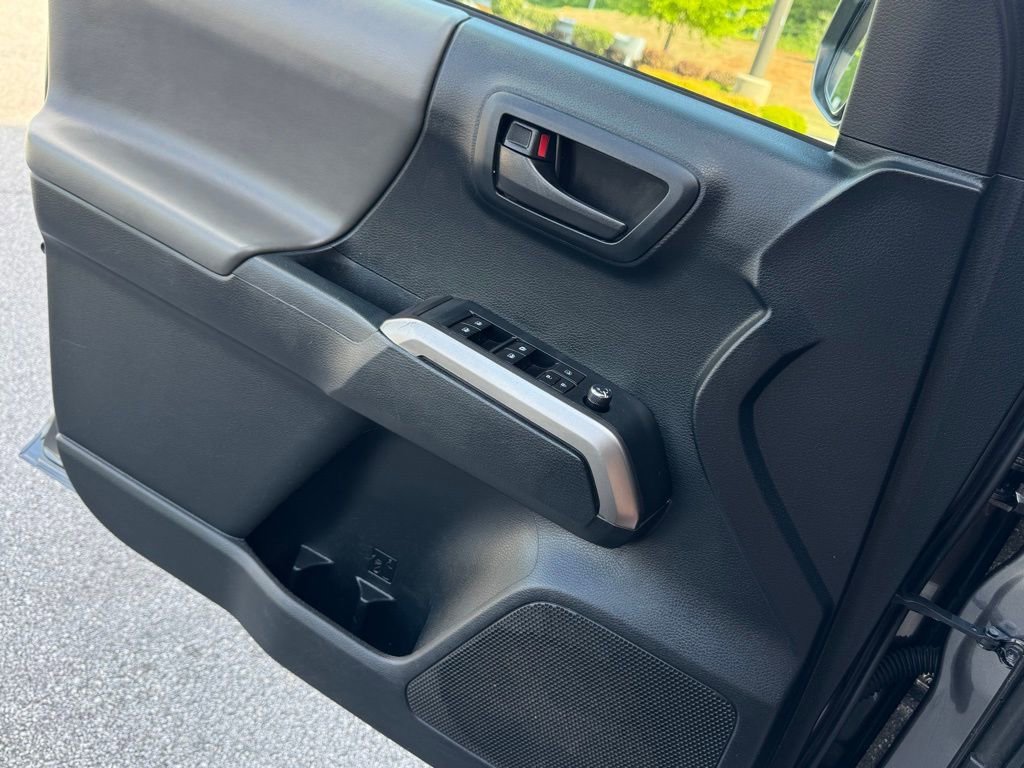 Used 2016 Toyota Tacoma SR5 w/ Towing Package RWD image 34