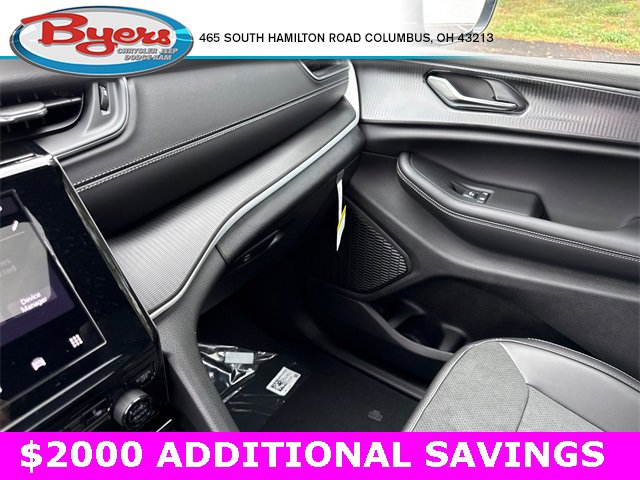 New 2025 Jeep Grand Cherokee Altitude image 26