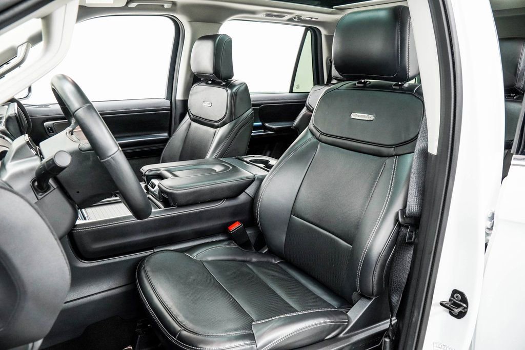 Used 2025 Ford Expedition Platinum image 37