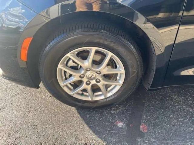 Used 2024 Chrysler Pacifica Touring-L FWD image 11