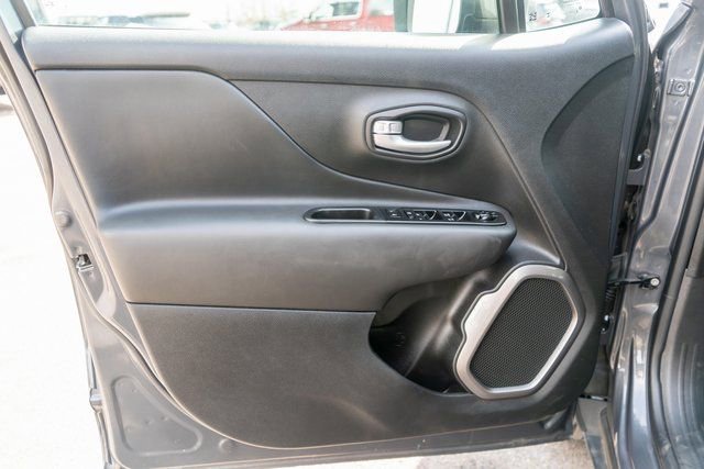 Used 2023 Jeep Renegade Latitude image 18