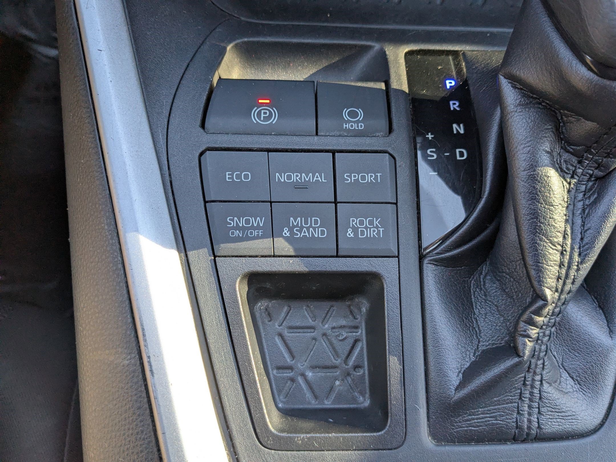 Used 2020 Toyota RAV4 LE w/ All Weather Liner Package image 25