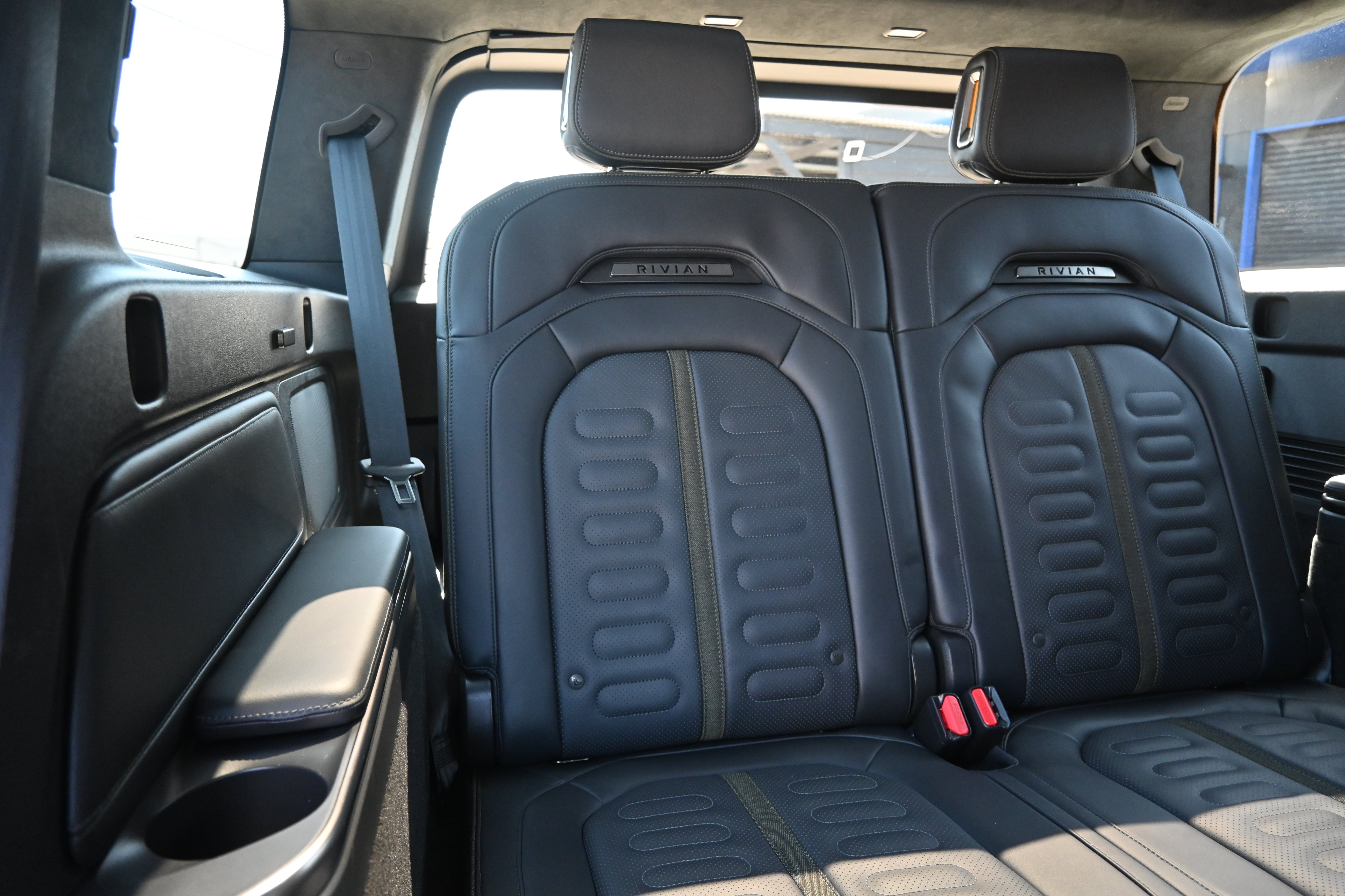 Used 2023 Rivian R1S Adventure AWD/4WD image 39