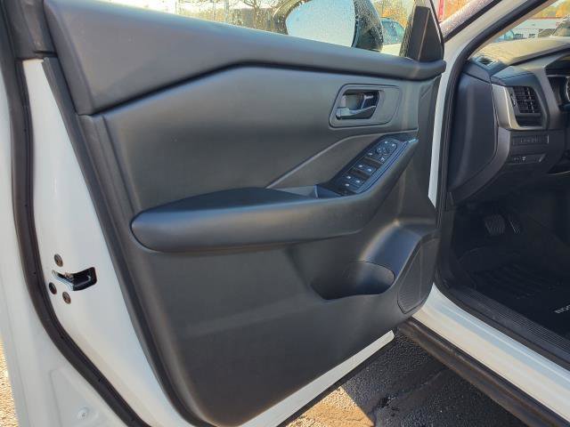 Used 2024 Nissan Rogue S image 6