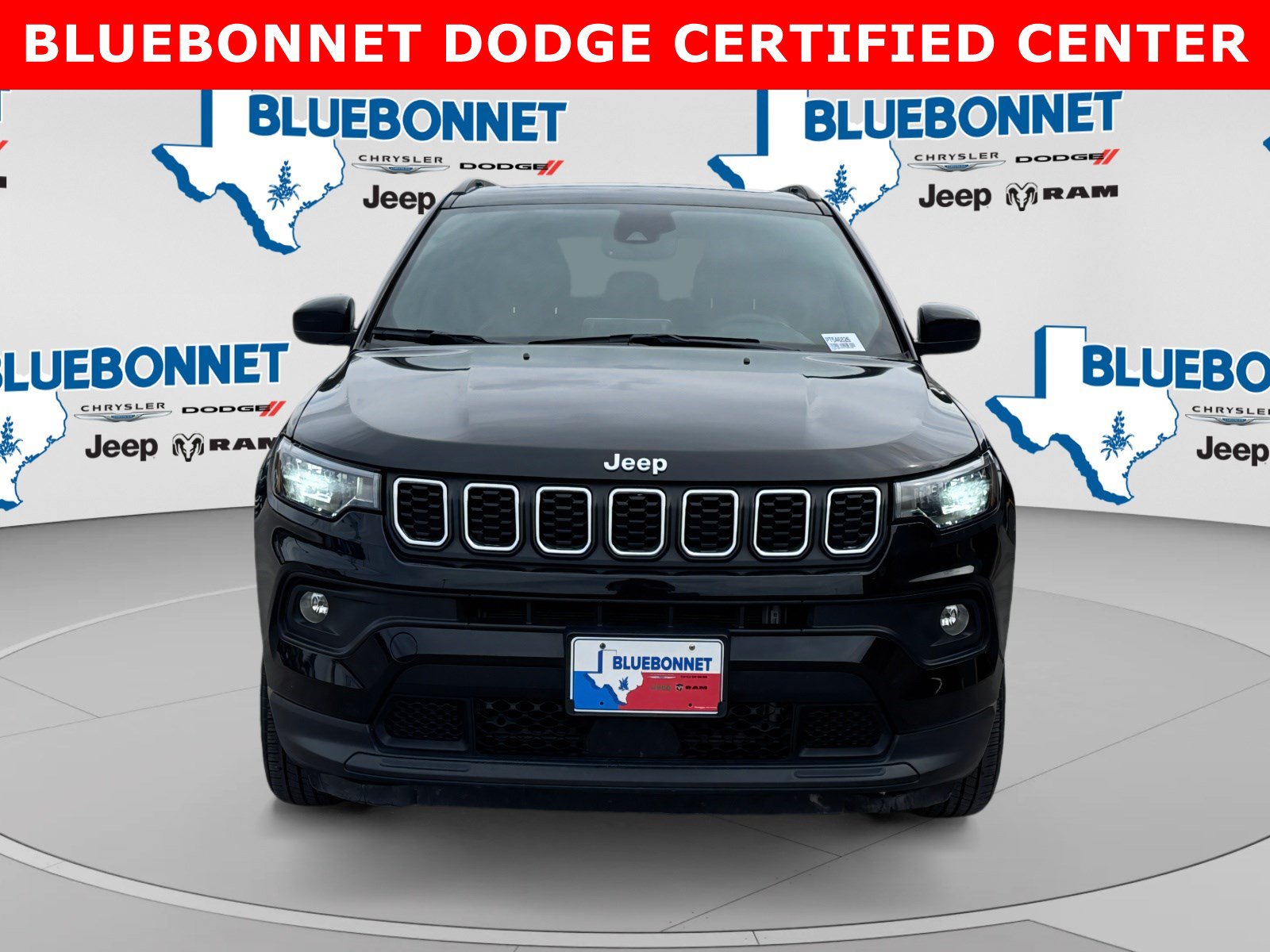 Used 2025 Jeep Compass Latitude w/ Sun & Sound Group AWD/4WD image 2
