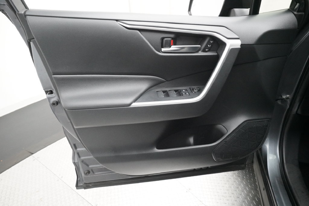 Used 2022 Toyota RAV4 XLE Premium AWD/4WD image 27