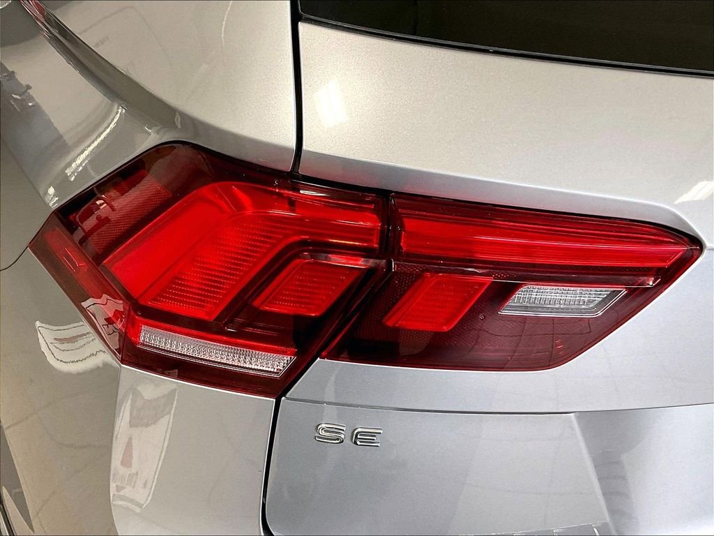 Used 2023 Volkswagen Tiguan SE R-Line AWD/4WD image 34