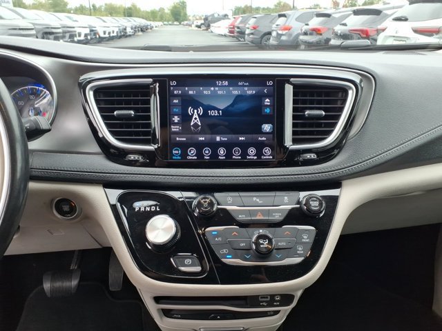 Used 2019 Chrysler Pacifica Limited FWD image 9