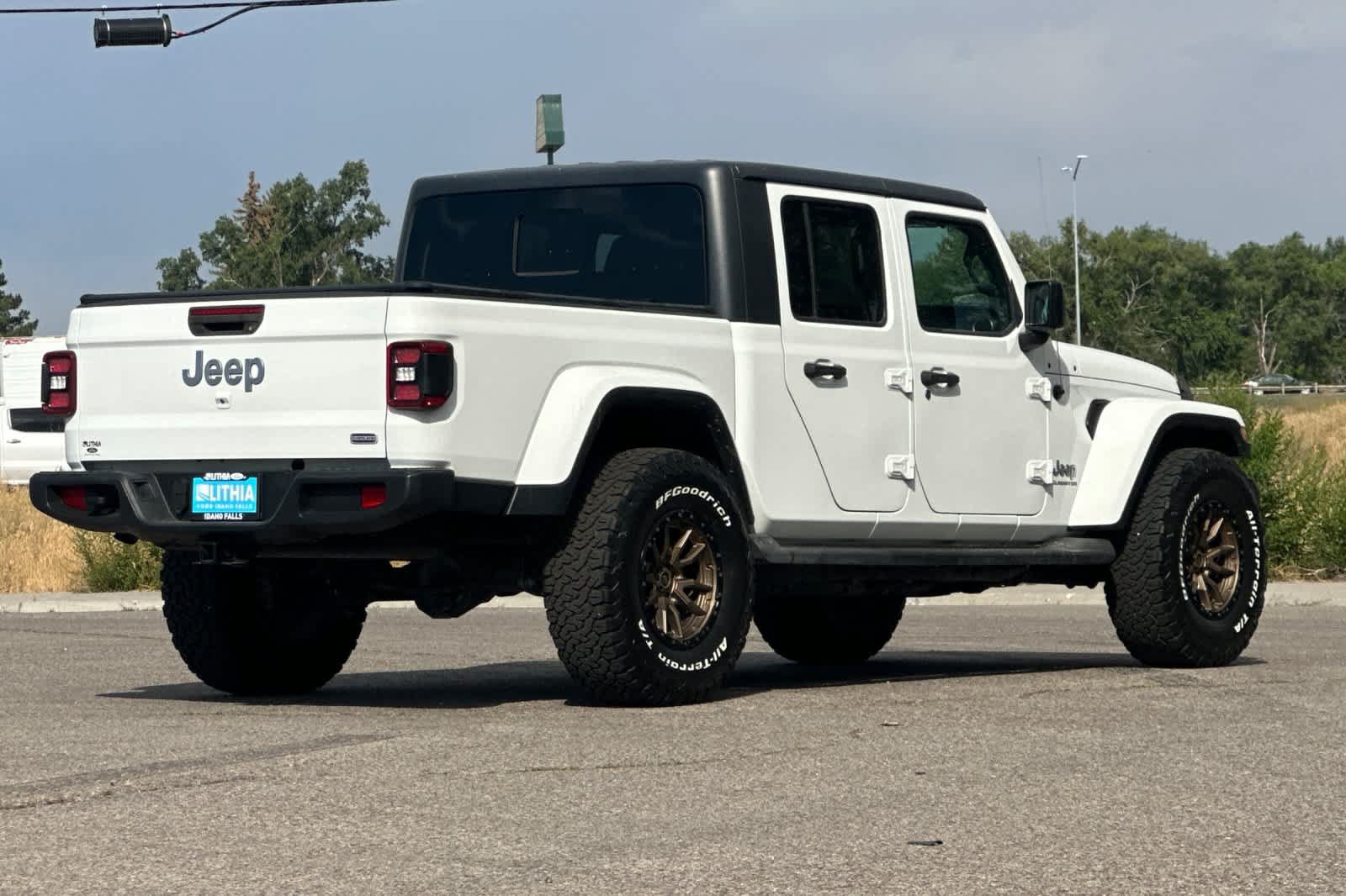 Used 2020 Jeep Gladiator Overland AWD/4WD image 2