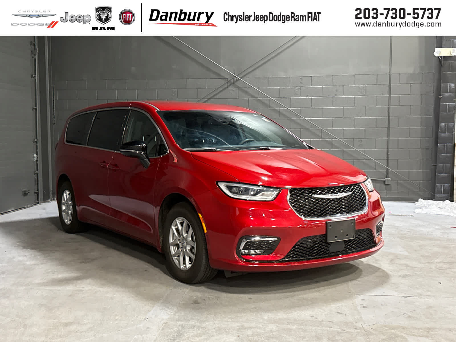 Used 2025 Chrysler Pacifica Select