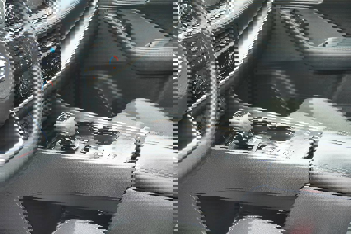 Used 2024 Nissan Rogue SV image 25