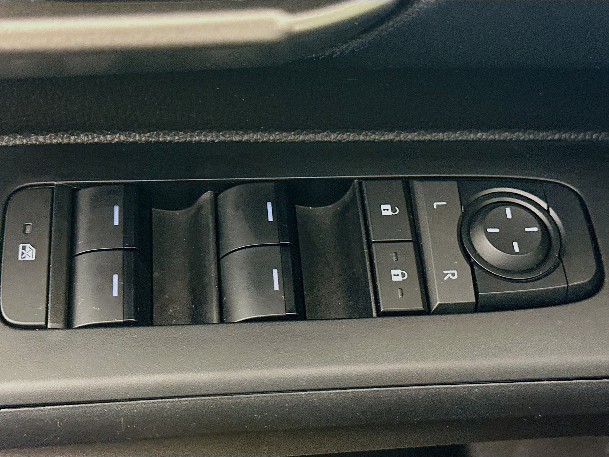 Used 2025 Toyota Tacoma TRD Sport image 15