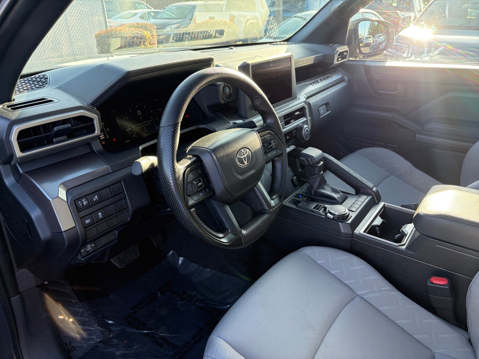 Certified 2025 Toyota Tacoma SR5 AWD/4WD image 10