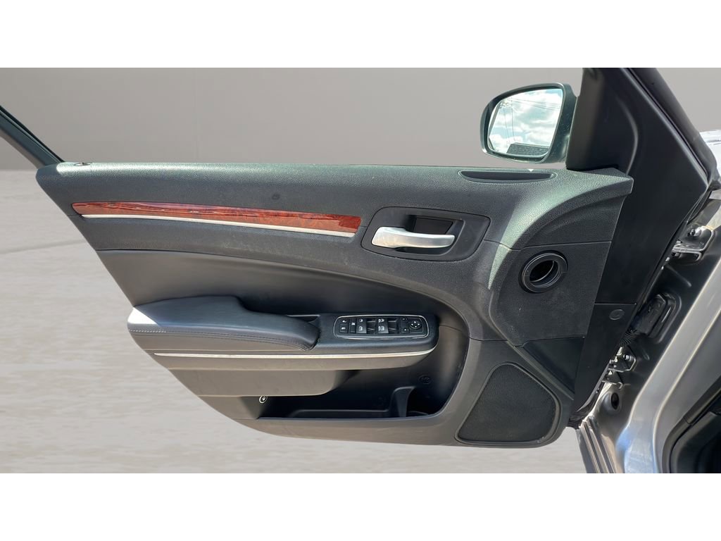 Used 2014 Chrysler 300 image 26