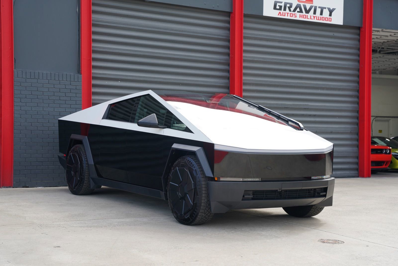 Used 2024 Tesla Cybertruck AWD Crew Cab image 12