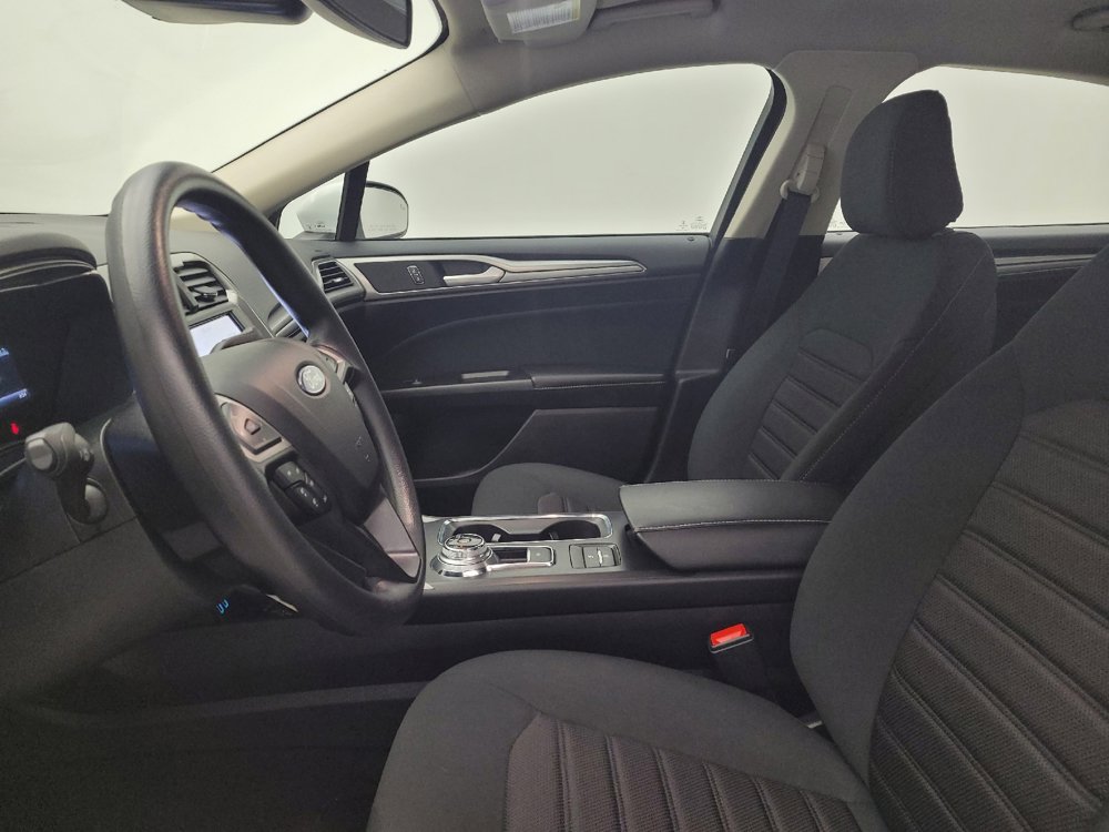Used 2020 Ford Fusion SE image 17