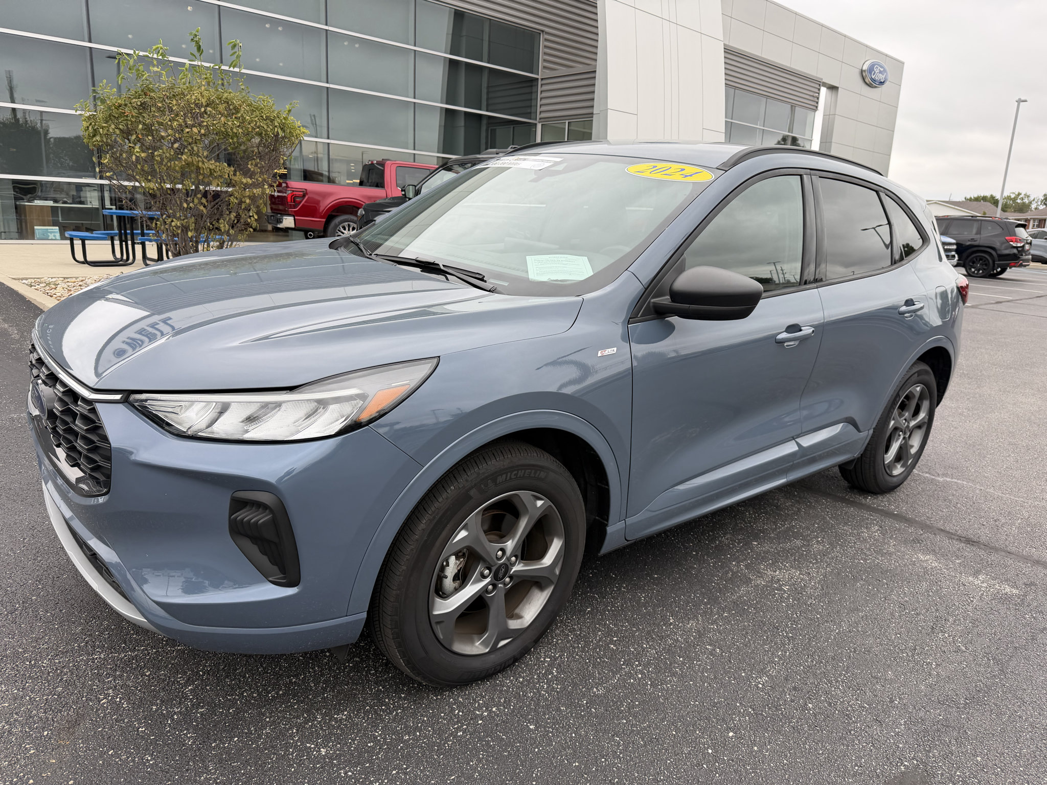 Used 2024 Ford Escape ST-Line w/ Tech Pack #1 AWD/4WD image 2