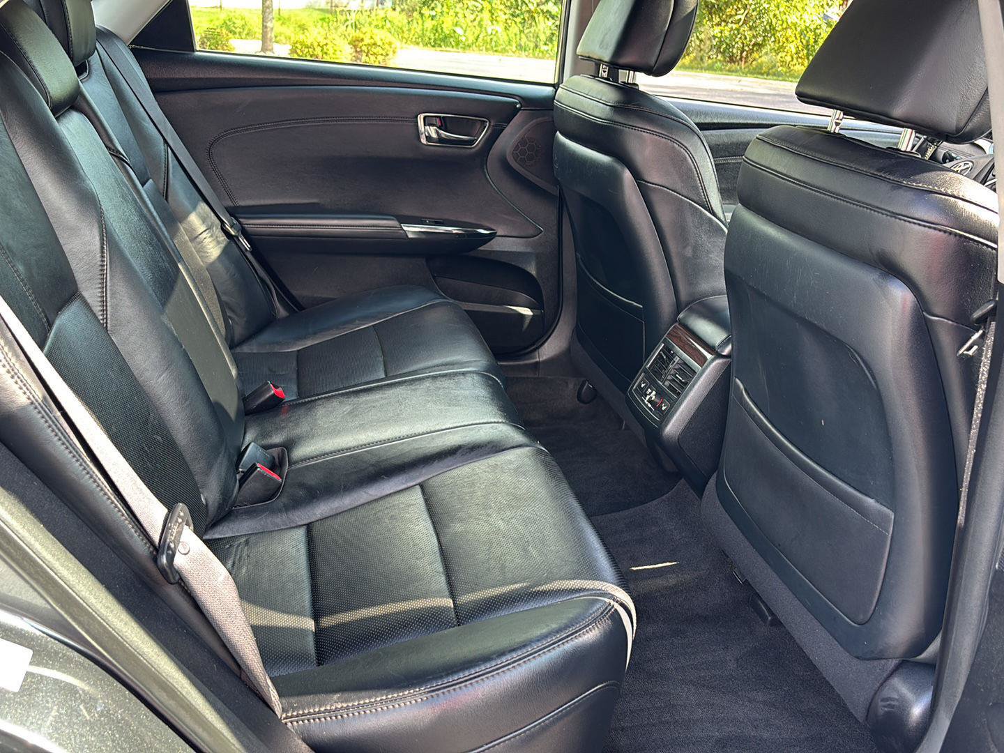 Used 2013 Toyota Avalon Limited w/ Technology Pkg FWD image 15