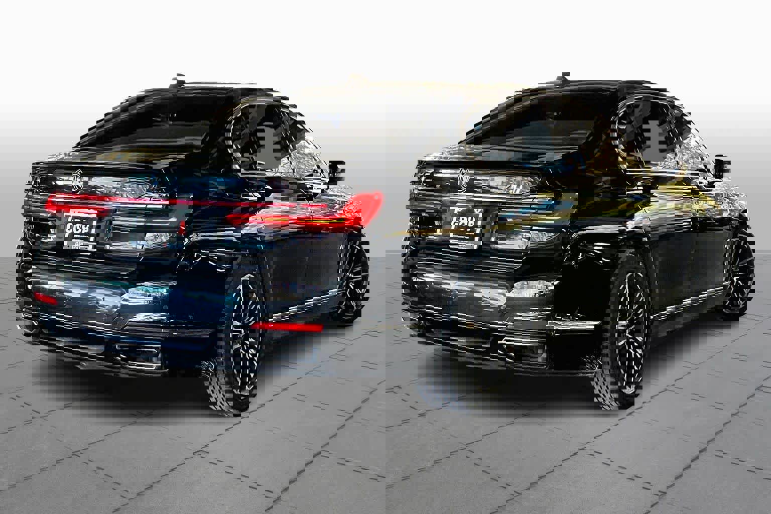 Used 2021 BMW 750i xDrive w/ Luxury Rear Seating Package image 12