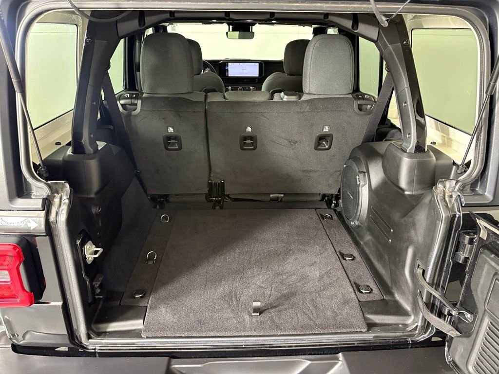 Used 2024 Jeep Wrangler Unlimited Rubicon w/ Technology Group AWD/4WD image 37