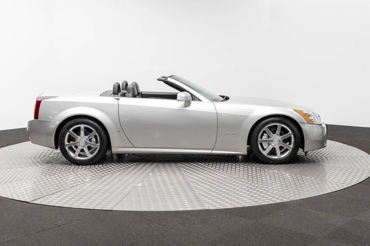 Used 2007 Cadillac XLR RWD image 9