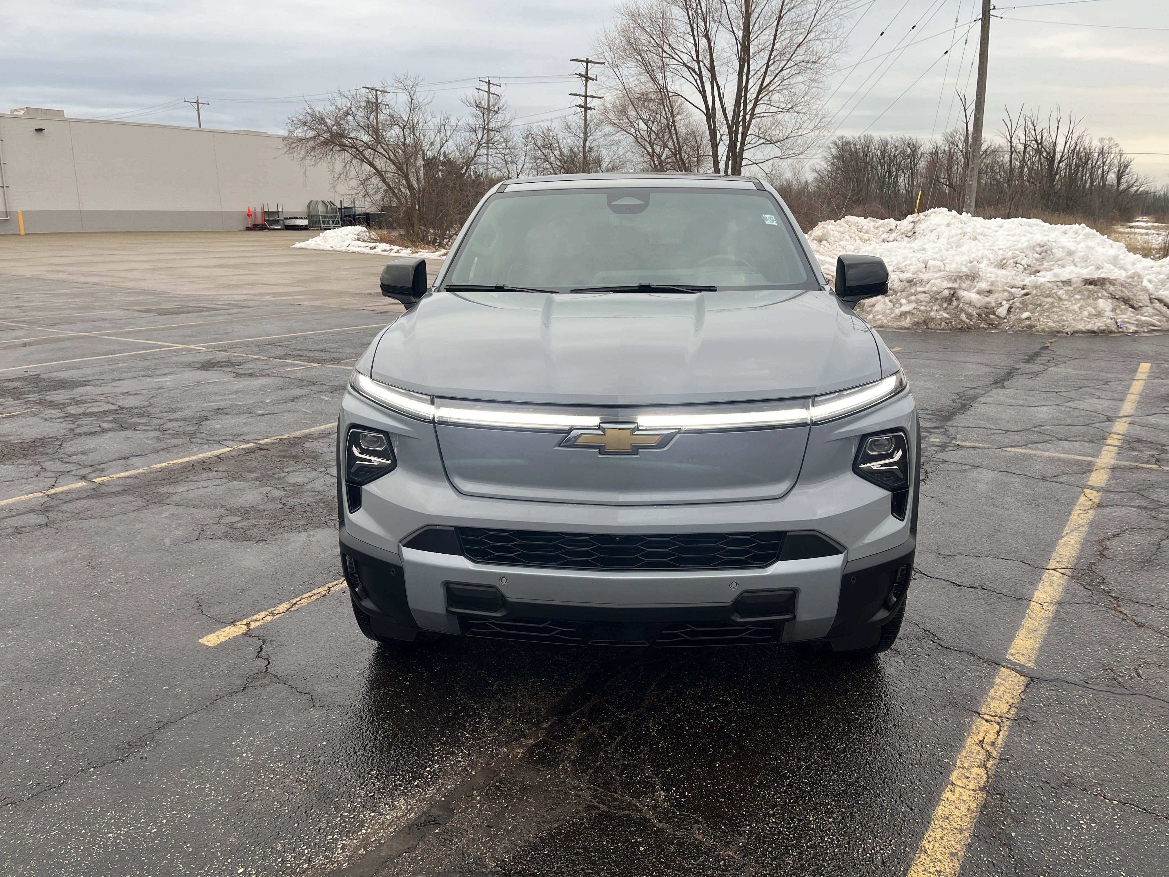 Used 2025 Chevrolet Silverado EV LT w/ LT Premium Package image 2
