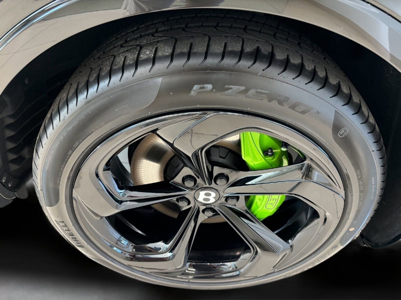 New 2025 Bentley Bentayga image 37