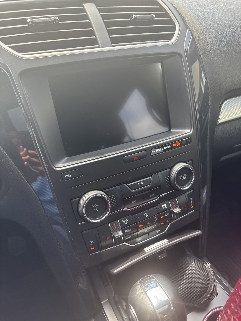 Used 2019 Ford Explorer XLT w/ Equipment Group 202A FWD image 7