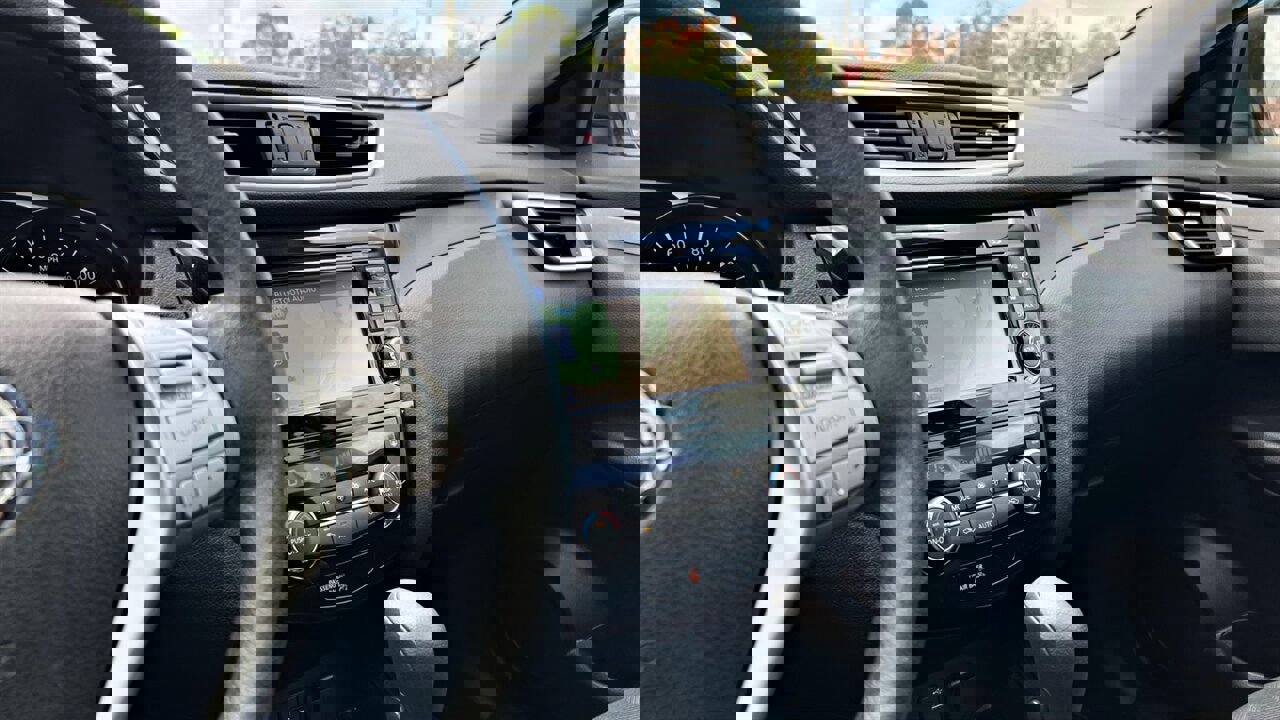 Used 2016 Nissan Rogue SV w/ SV Premium Package image 10