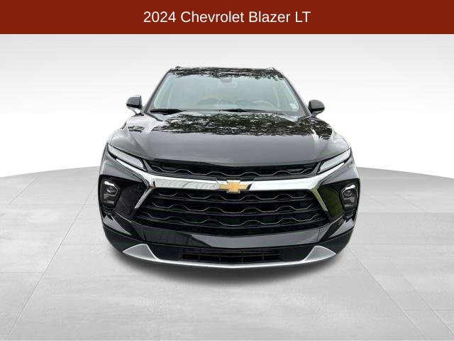 Used 2024 Chevrolet Blazer LT w/ Convenience Package FWD image 2