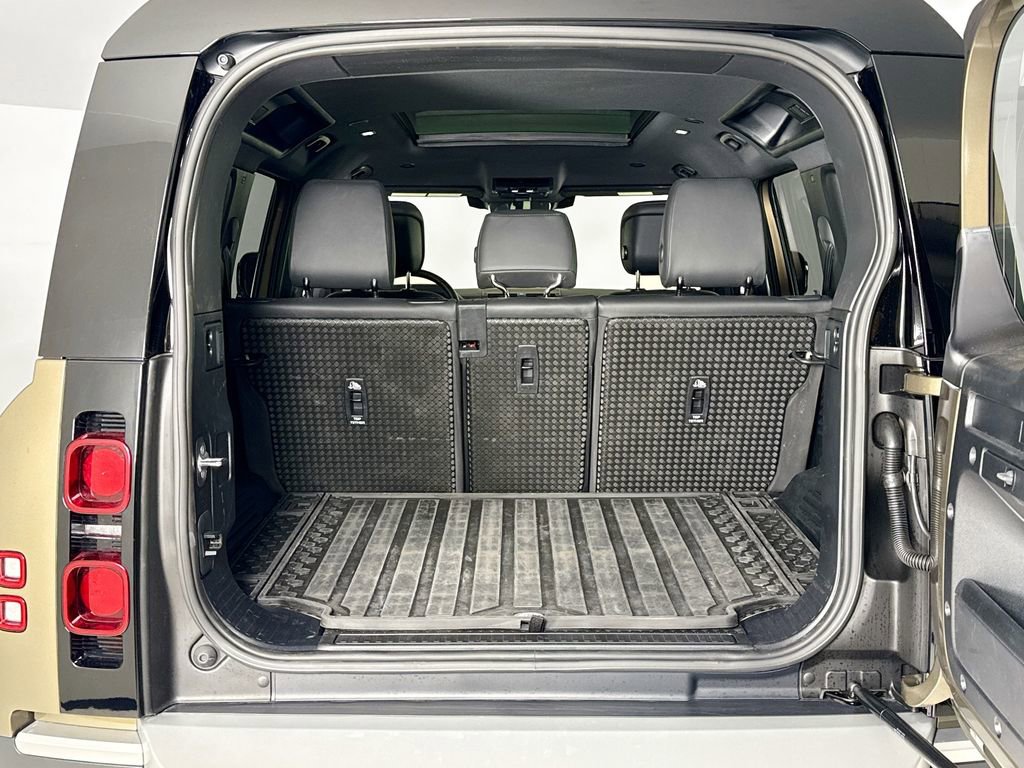 Used 2025 Land Rover Defender 110 S image 25